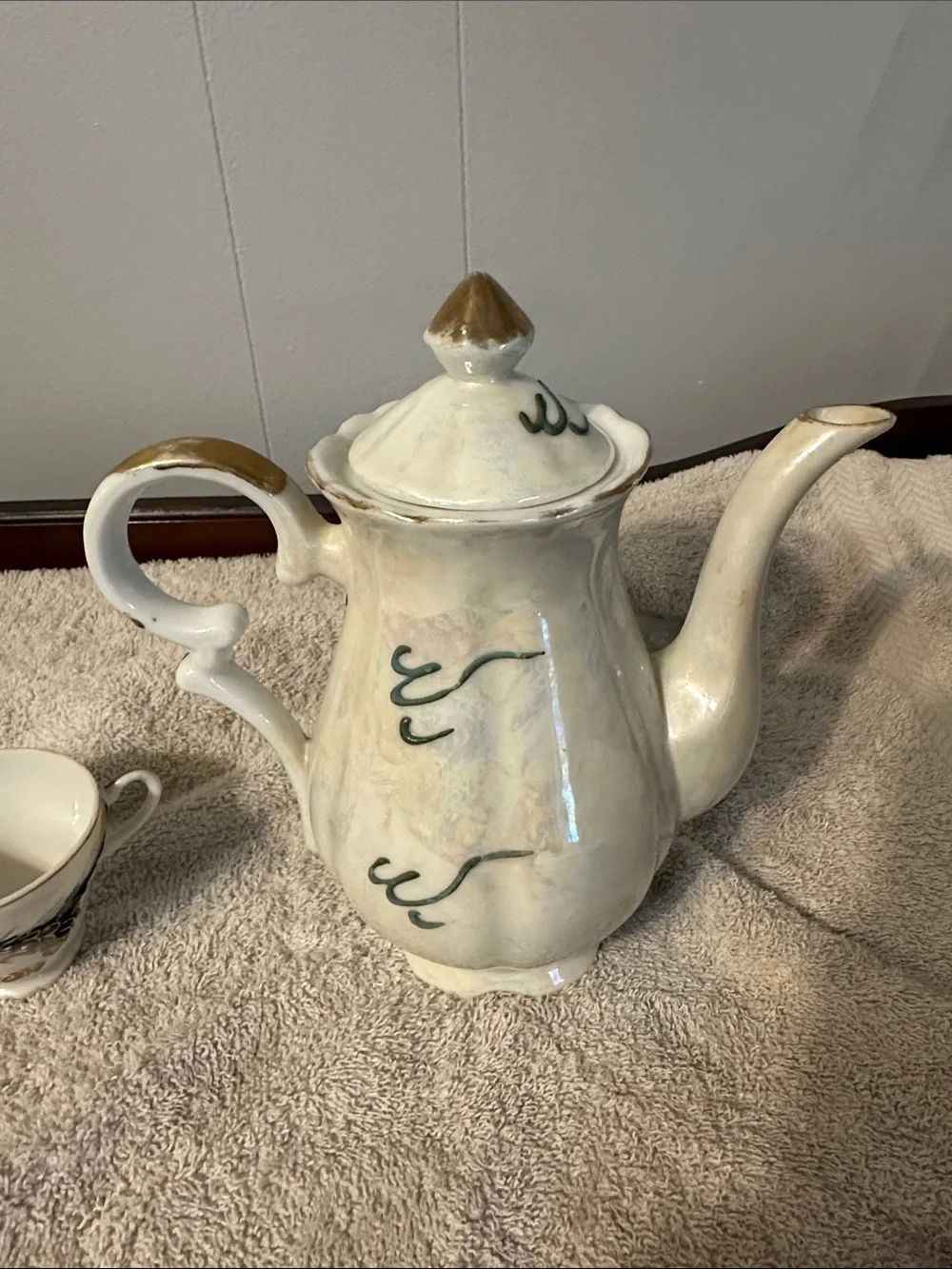 Vintage Dragonware Teapot and Cup Teapot and Cup Set - White and Gold